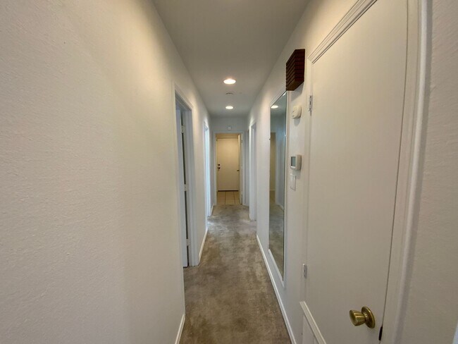 Building Photo - 3 Bedroom Single Story Home Available Near...