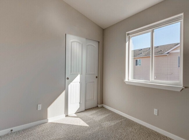 Building Photo - Beautiful Home in Newer Neighborhood