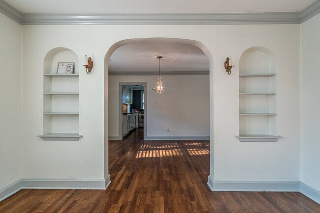 Building Photo - 1876 Crump Ave