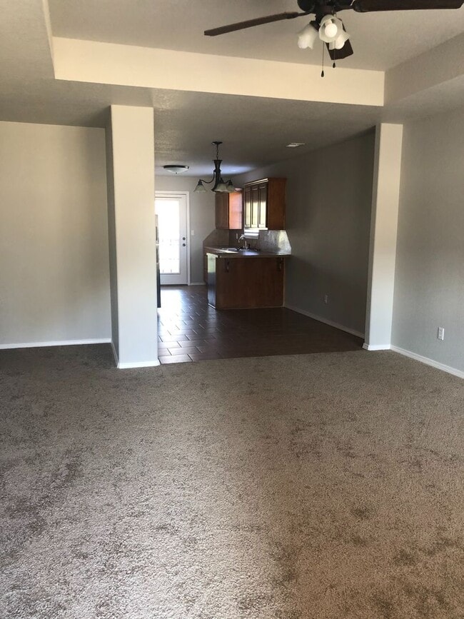 Building Photo - NICE 3 BEDROOM , TWO BATH HOUSE