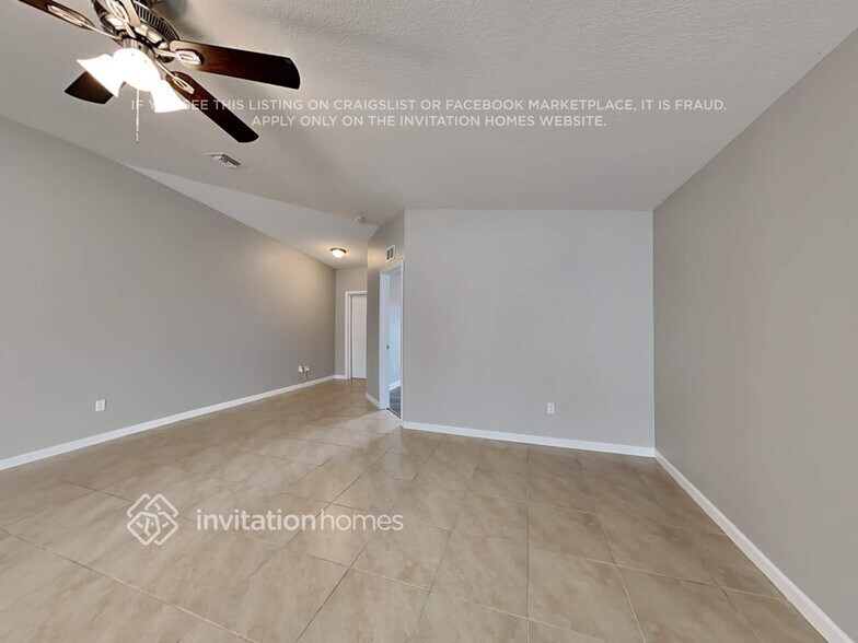 Building Photo - 886 SW Del Rio Blvd