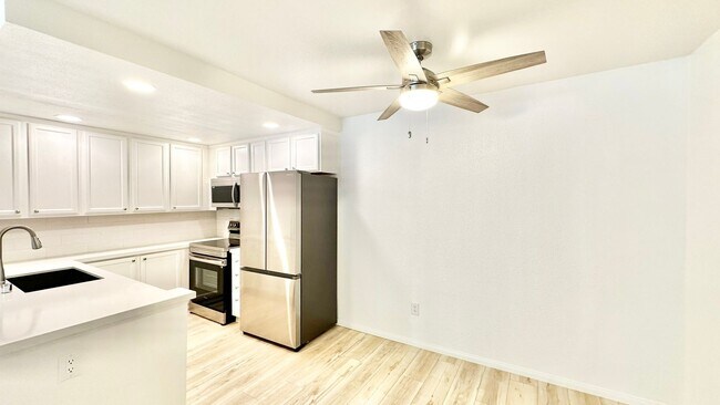 Building Photo - Light, Bright, and Lovely Ground Level Con...