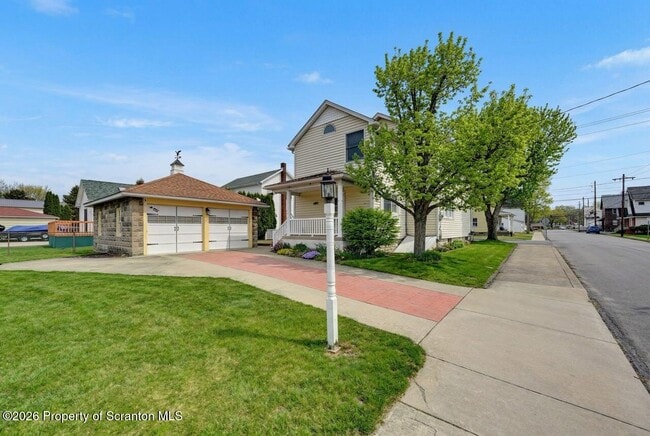 Building Photo - 454 Hickory St