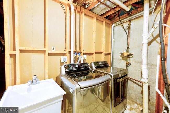 Building Photo - 11633 Pleasant Meadow Dr