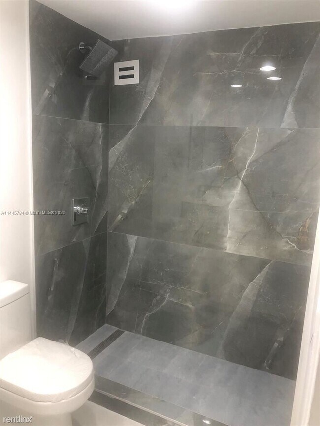 Building Photo - 2 br, 2.5 bath House - 10185 Collins Ave A...