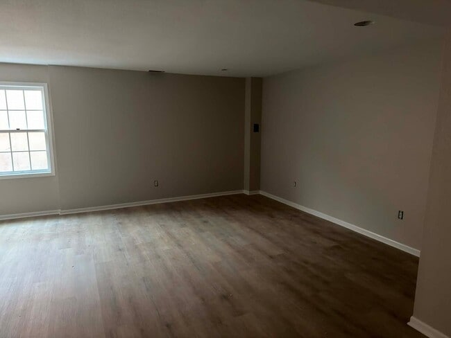 Building Photo - 1832 S Laurel St