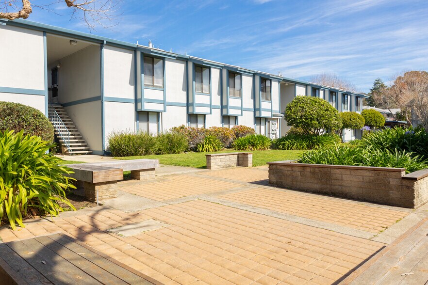 Building Photo - 1925 46th Ave