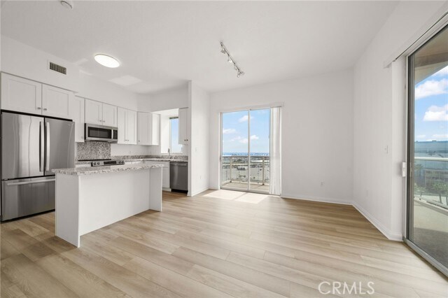 Building Photo - 488 E Ocean Blvd