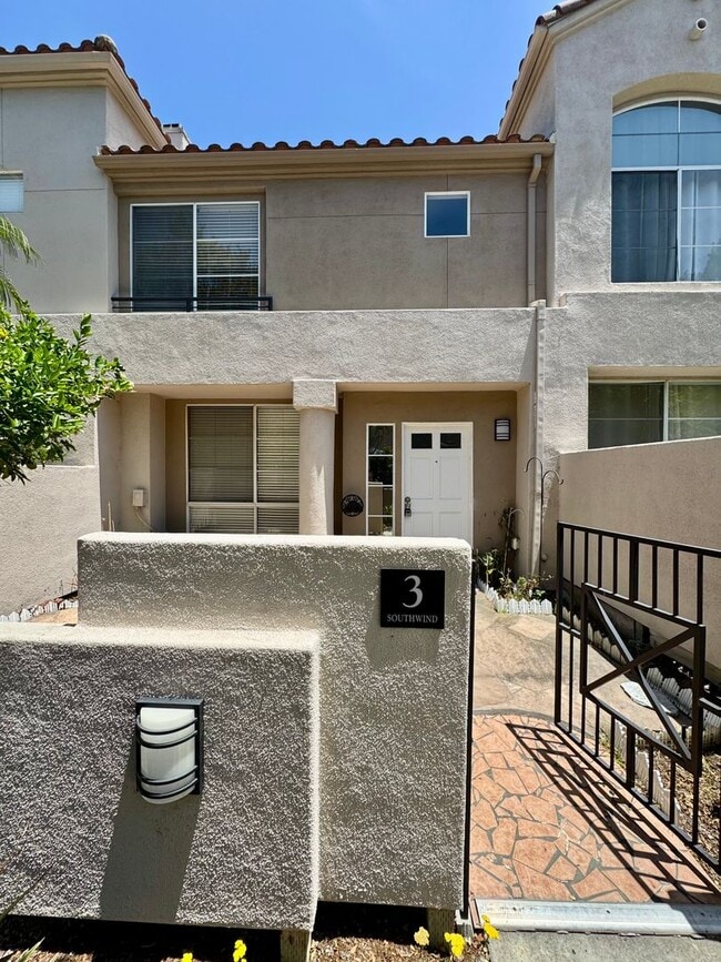 Building Photo - Beautiful 2 Story, 2 Bedroom plus Large Lo...