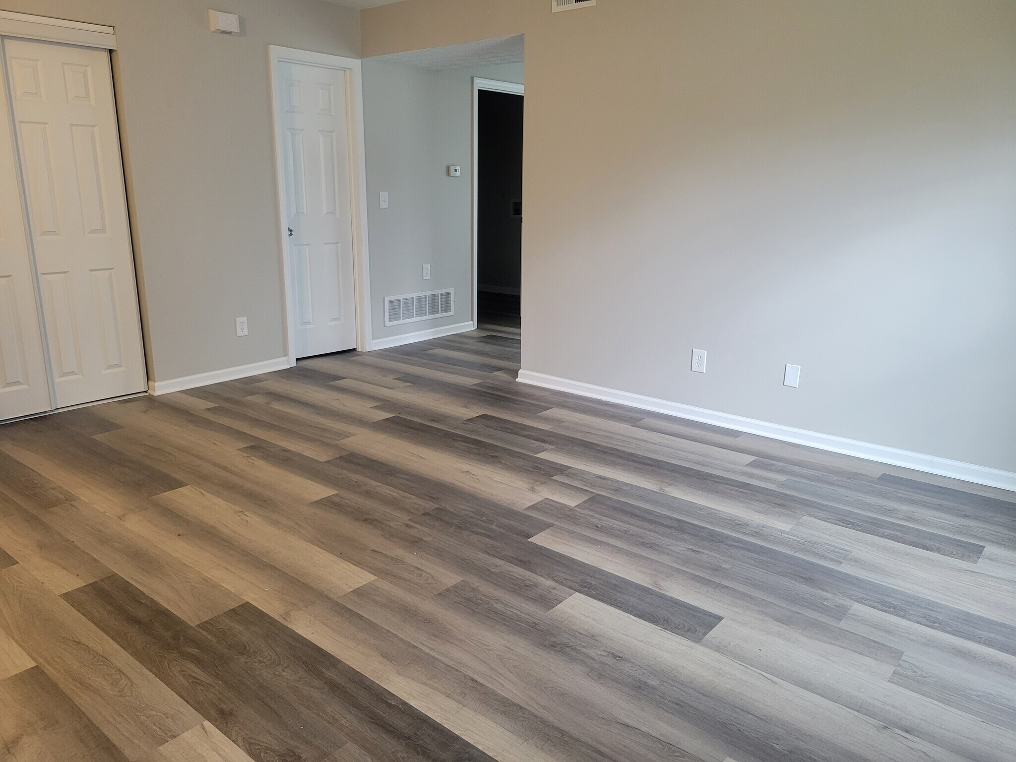 Building Photo - 2206 Big Tree Dr