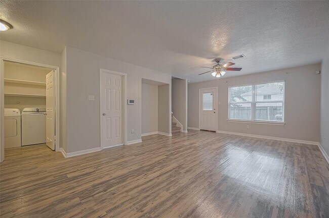Building Photo - 5009 Willow Point Dr