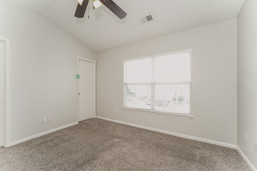 Building Photo - 10512 Katie Creek Ct