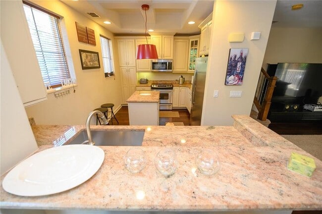 Building Photo - 1113 Bolton Pl