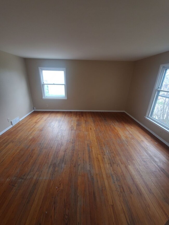 Building Photo - 8615-8617 N 106th St. (Townhouse)