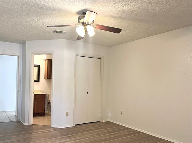 Building Photo - 8905 Curlew Dr