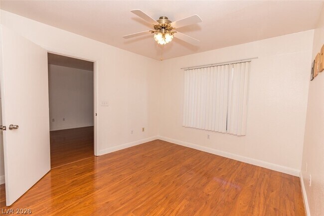 Building Photo - 8070 W Russell Rd