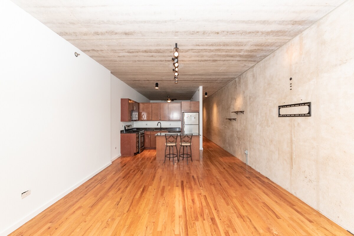 Building Photo - 630 N Franklin St