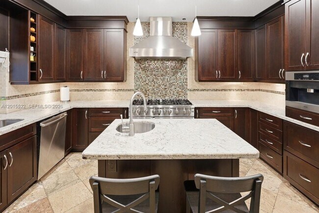 Building Photo - 16530 Lake Tree Dr