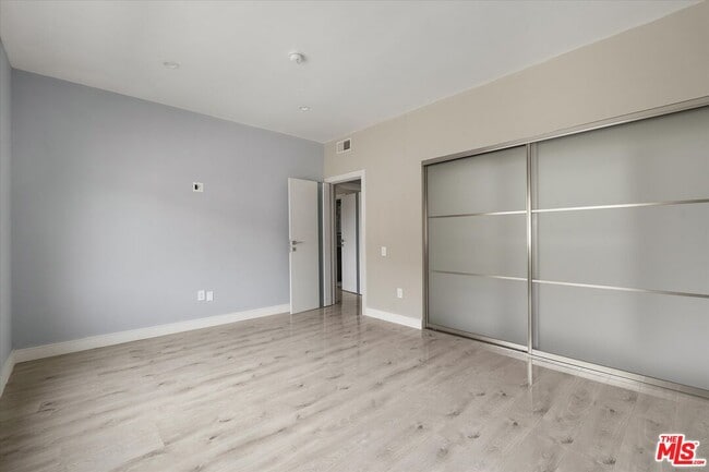 Building Photo - 5534 Sylmar Ave