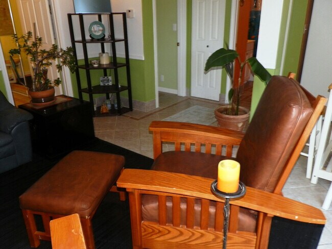 Building Photo - 208 27th Ave E