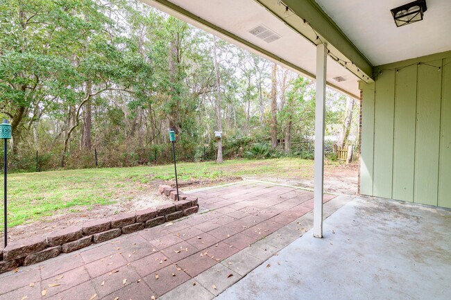 Building Photo - 1688 Vine Ave