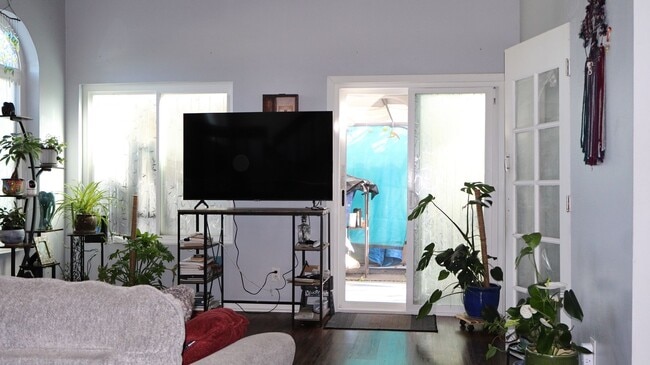 Building Photo - Modern 3 Bedroom 3 Bathroom Townhome in Imperial Beach.