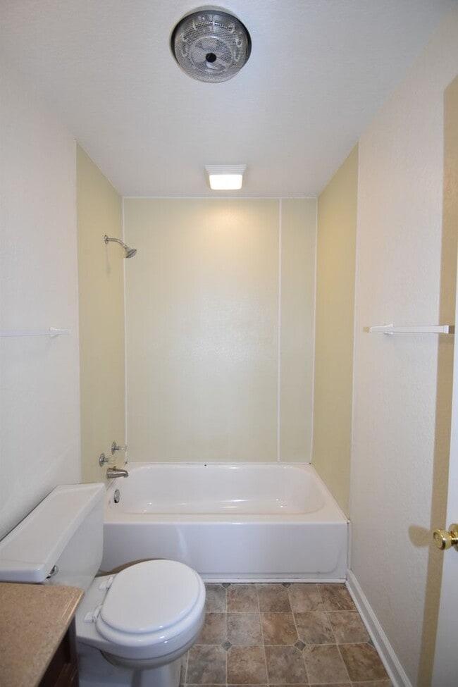 Building Photo - Rob Rd-142