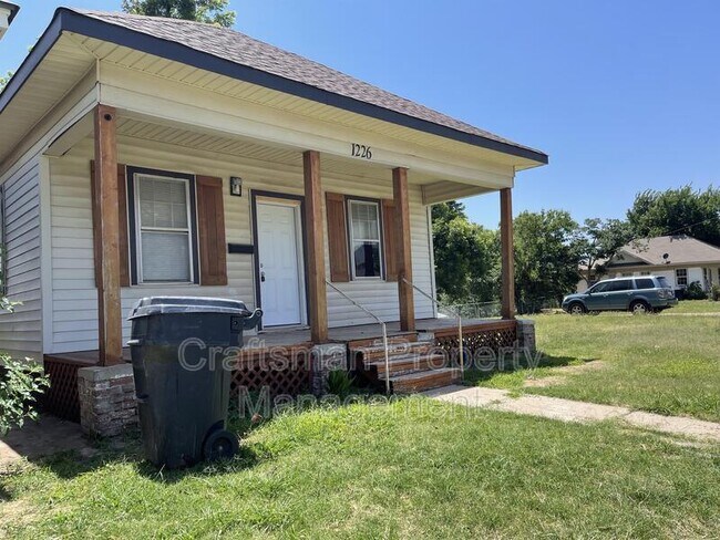 Building Photo - 1226 NW 8th St