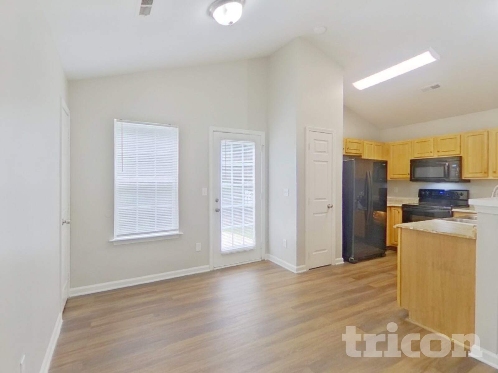 Building Photo - 842 Lakehill Rd