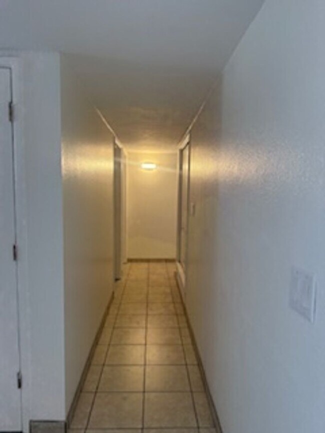 Building Photo - Casas Del Oeste
