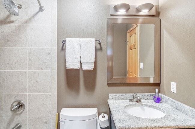 Building Photo - Flexible lease terms! Garage! Beautiful views!