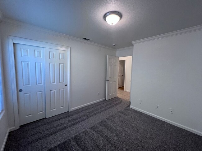 Building Photo - 672 Napa Ct