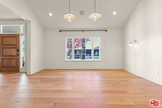 Building Photo - 17620 Camino De Yatasto