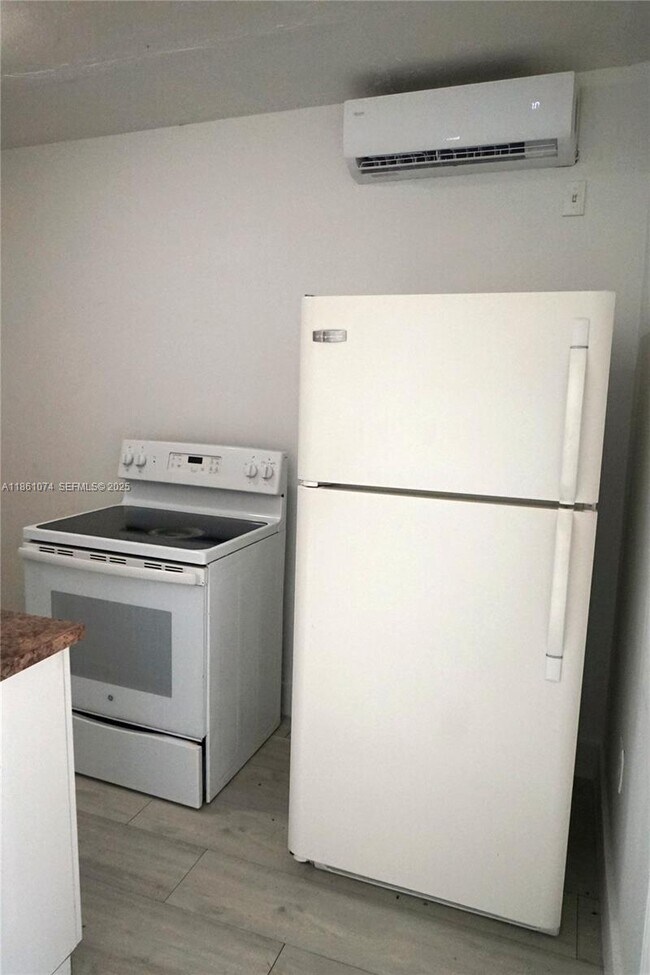 Building Photo - 584 NW 65th St