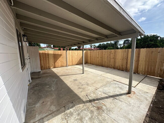 Building Photo - 1710 S Garden St