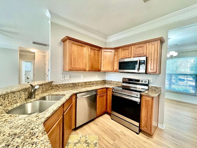 Building Photo - SPACIOUS 3 BEDROOMS!