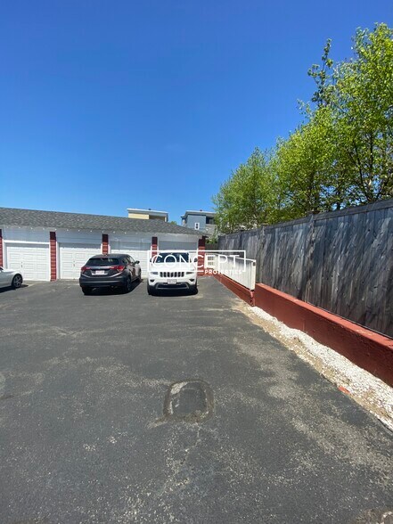Building Photo - 66 Craigie St
