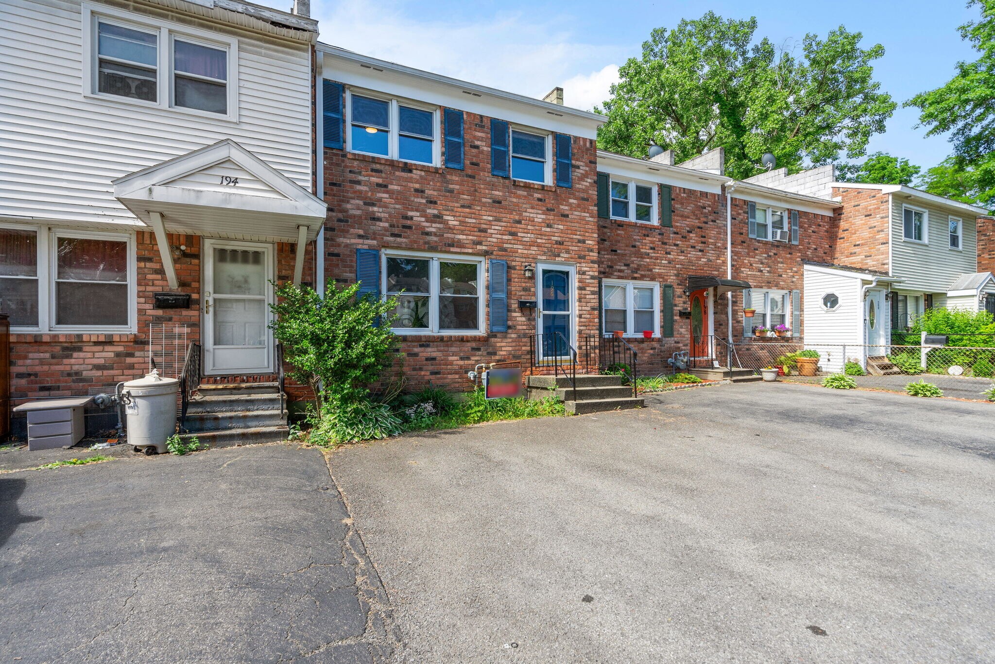 Building Photo - 196 Mount Hope Dr