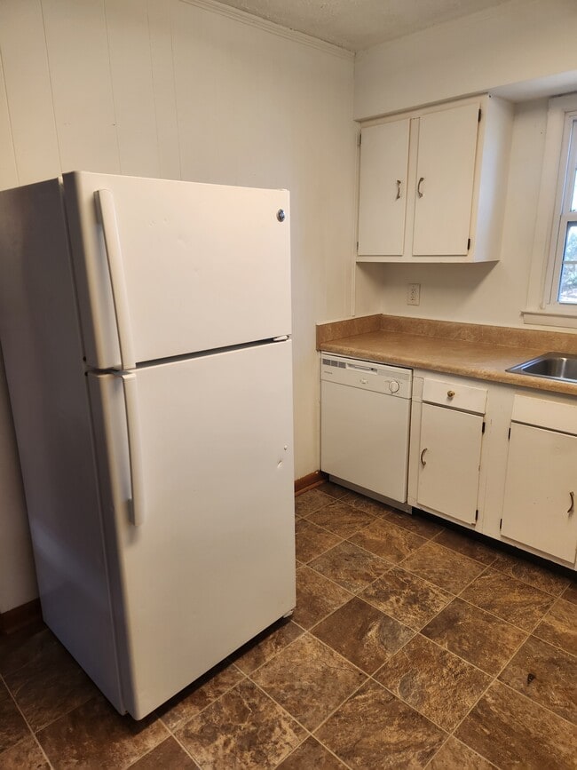 Building Photo - 638 Sunview Dr