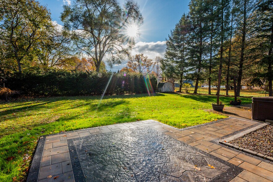 Building Photo - 245 Birch Ln