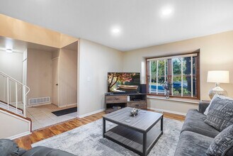 Building Photo - 346 Weatherford Ln