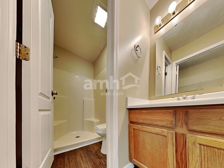 Building Photo - 1460 Persimmon Cir