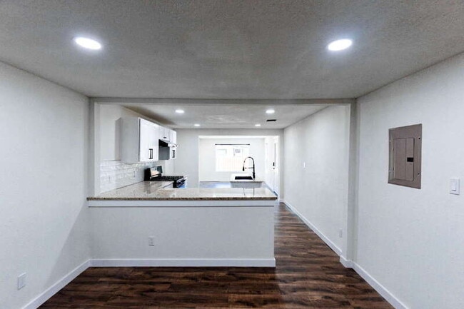 Building Photo - 146 Leroux St