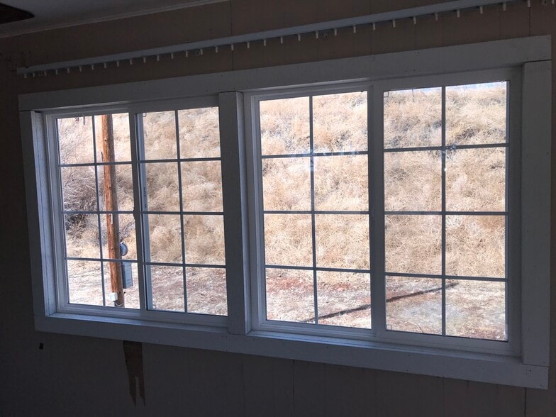 Building Photo - 804 W 1st St