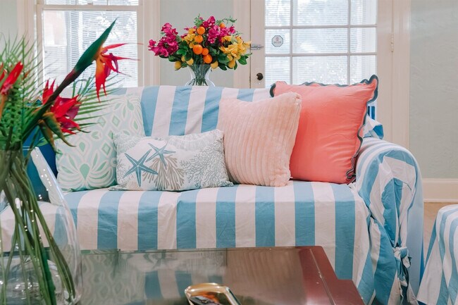 Building Photo - 519 28th St