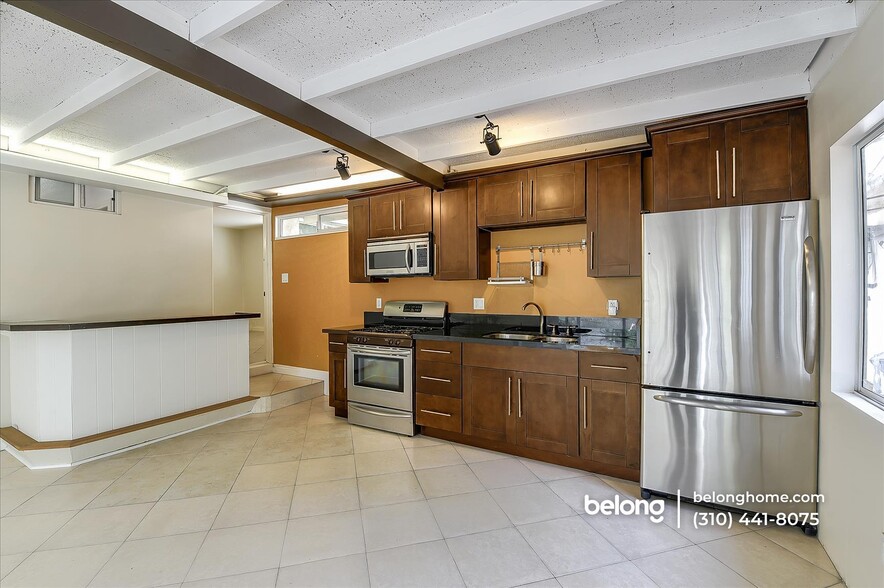 Building Photo - 8523 Alcott St