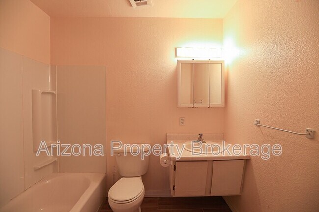 Building Photo - 2408 W Morten Ave