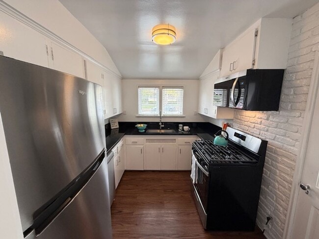 Building Photo - Bungalow - 1 bedroom + Office = natural wood floors, mini split a/c , new appliances, private pat...
