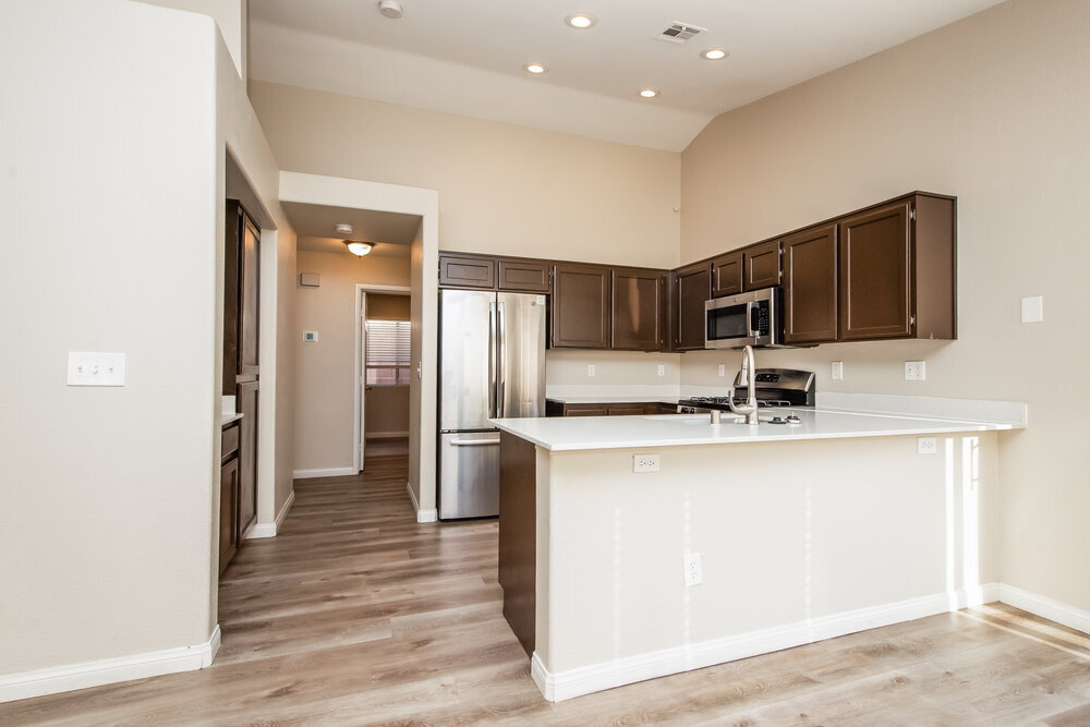 Building Photo - 8016 W Shady Glen Ave