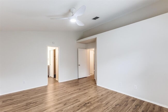 Building Photo - 900 Angleton Cove